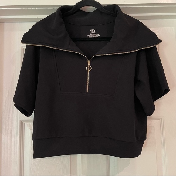 Cut The Frills Black Crop Top - Athletic Wear size S/M - Picture 1 of 6